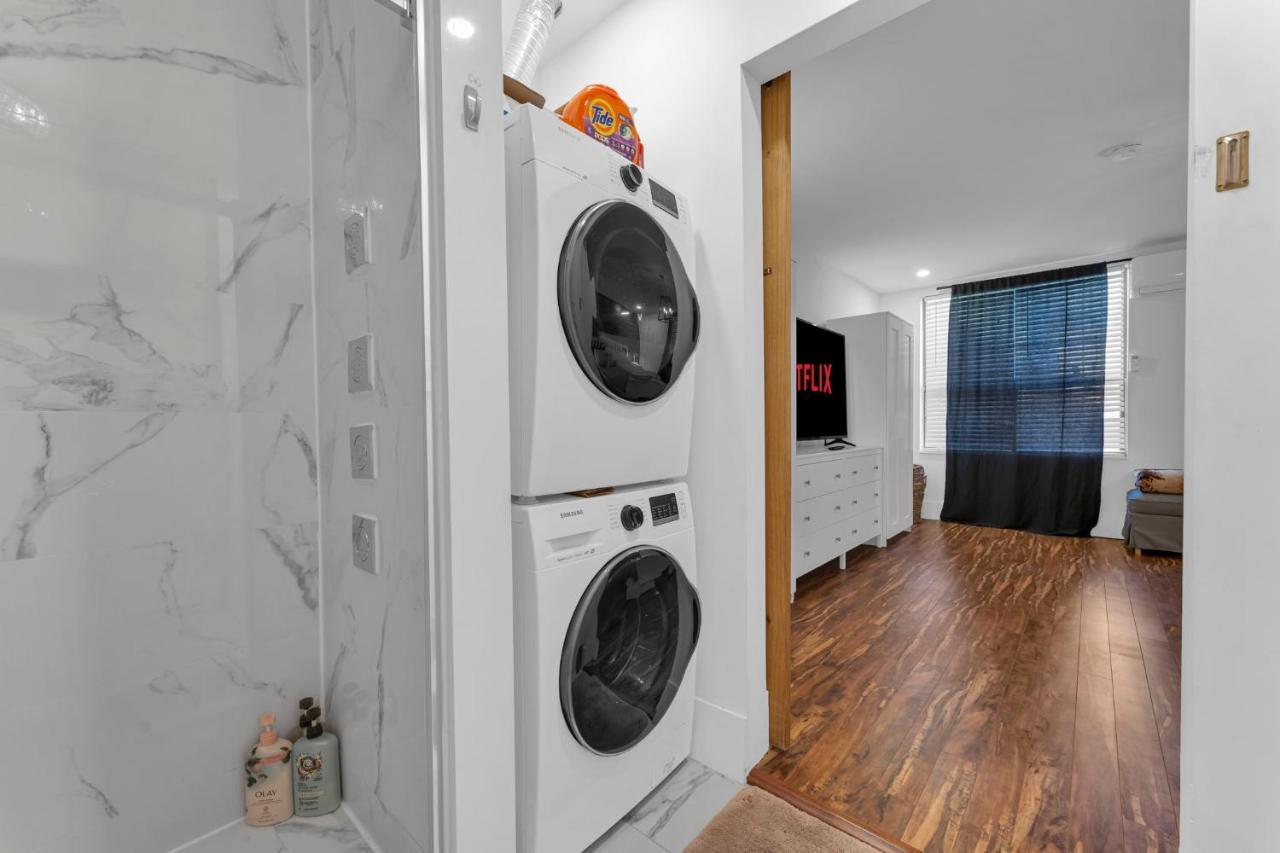 Amazing Fully Renovated Apartment On Queen St. Toronto Ngoại thất bức ảnh