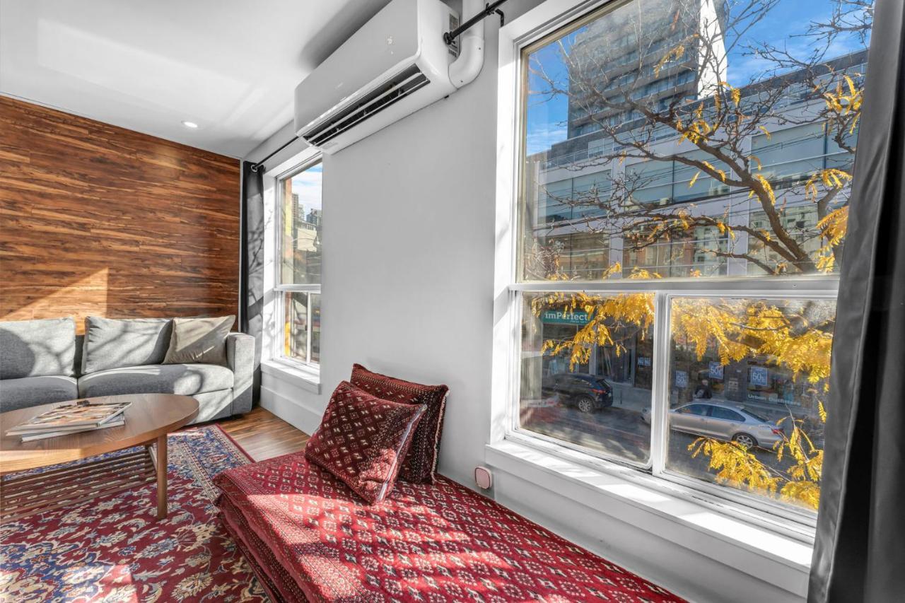 Amazing Fully Renovated Apartment On Queen St. Toronto Ngoại thất bức ảnh